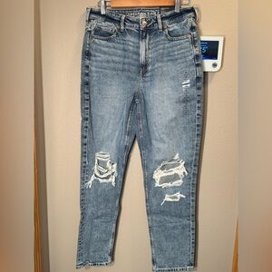 American Eagle Outfitters Women’s  MOM JEAN